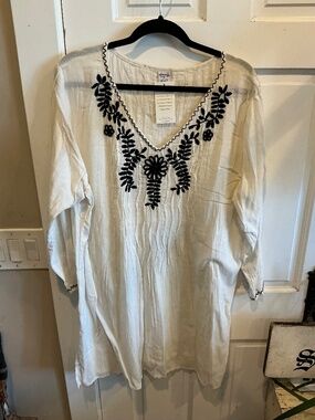 Abrazo 100% cotton pullover blouse! Brand new with tags! Size xlarge